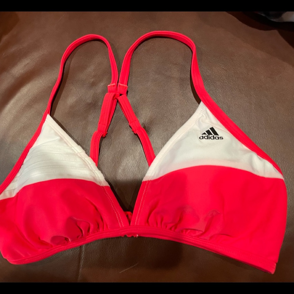 Adidas adjustable strap cross back athletic bra.